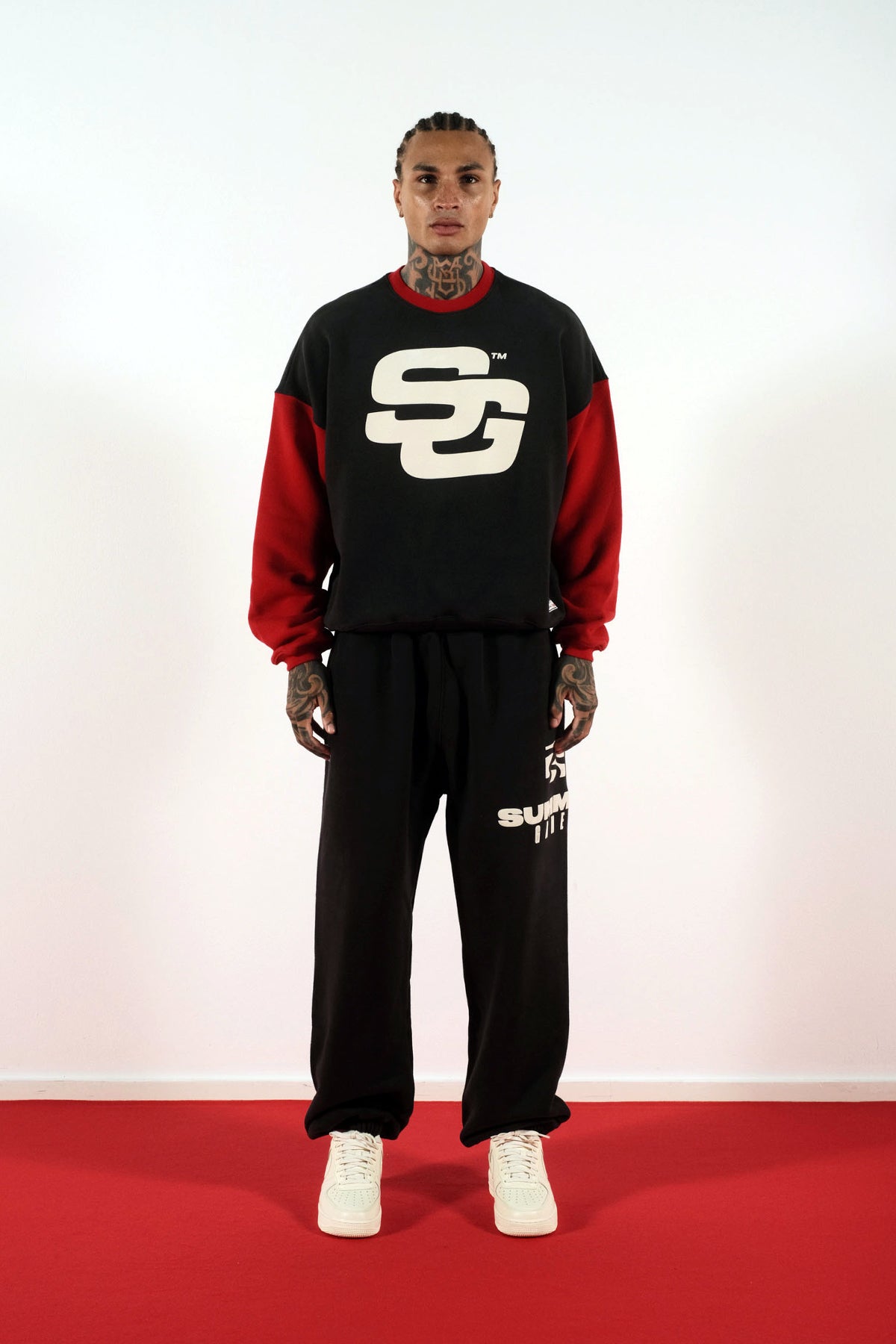 SG24 CONTRAST CREWNECK SWEATSHIRT - JET BLACK & SCEPTRE RED