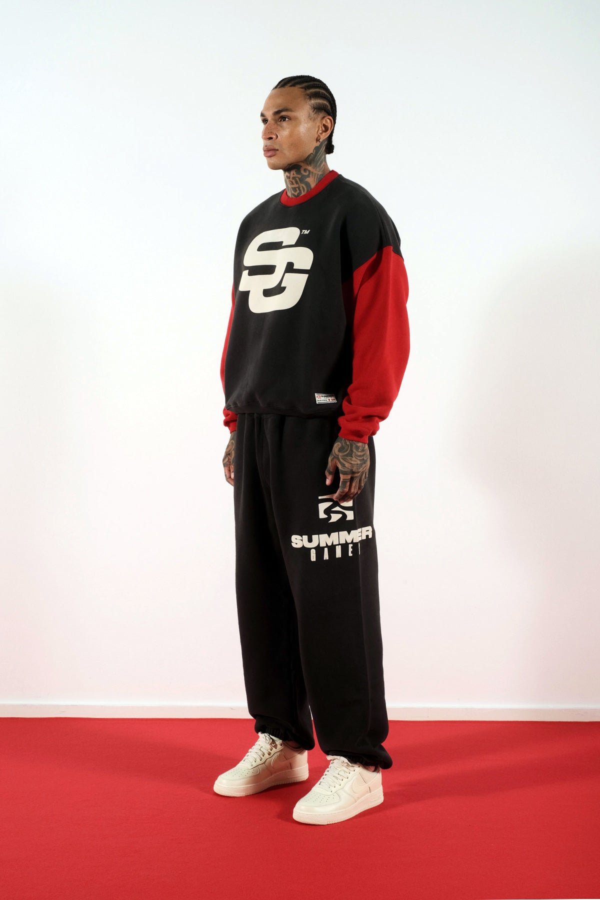 SG24 CONTRAST CREWNECK SWEATSHIRT - JET BLACK & SCEPTRE RED