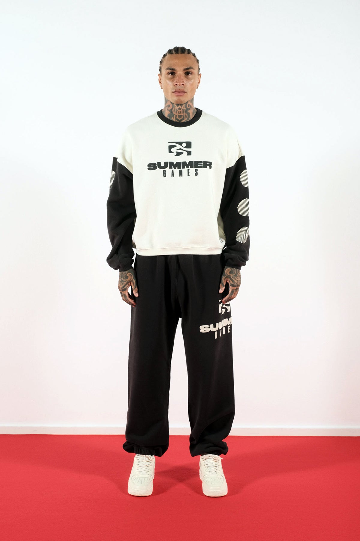 SUMMER GAMES ICON CONTRAST CREWNECK SWEATSHIRT - CANNOLI CREAM & JET BLACK