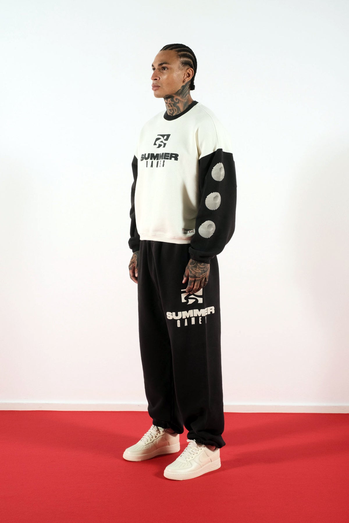 SUMMER GAMES ICON CONTRAST CREWNECK SWEATSHIRT - CANNOLI CREAM & JET BLACK