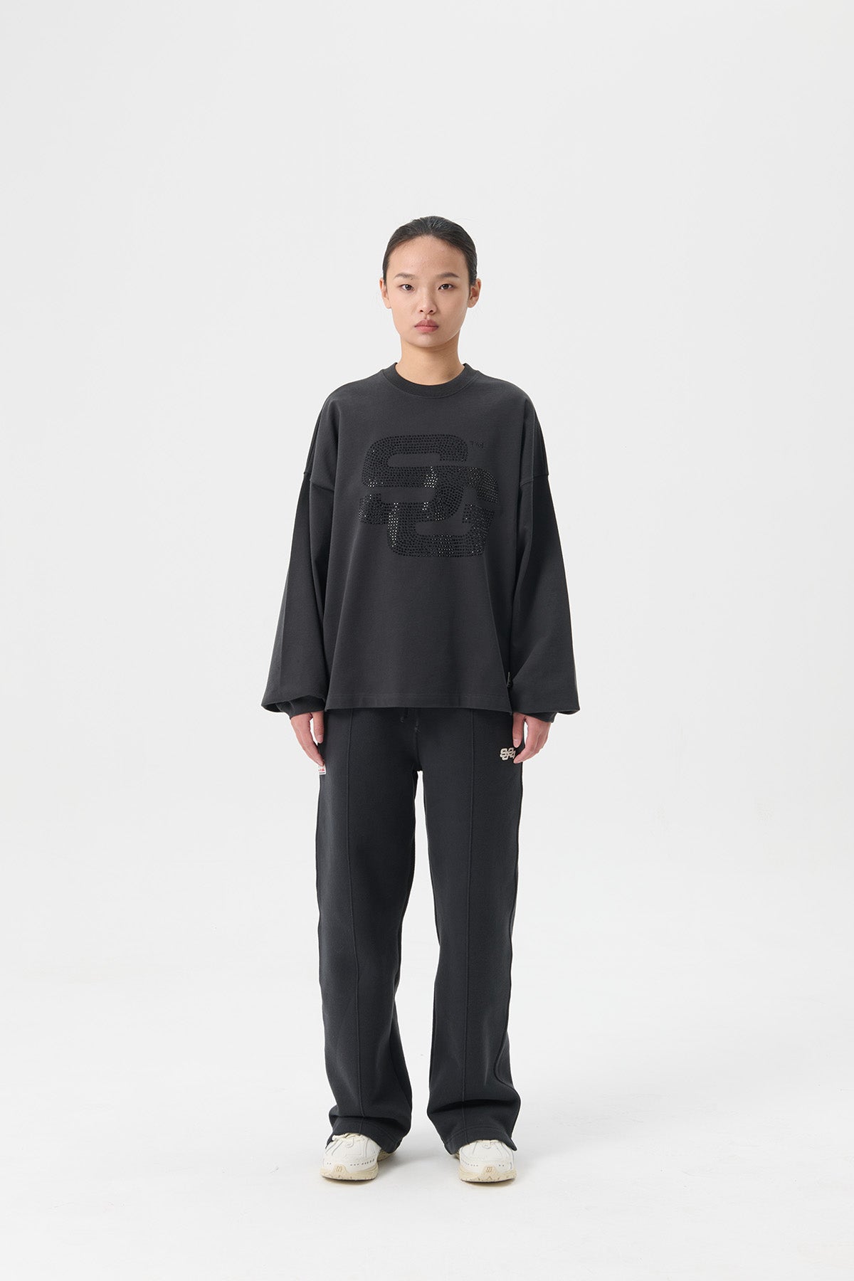SG24 RHINESTONES LOGO LS TEE - JET BLACK