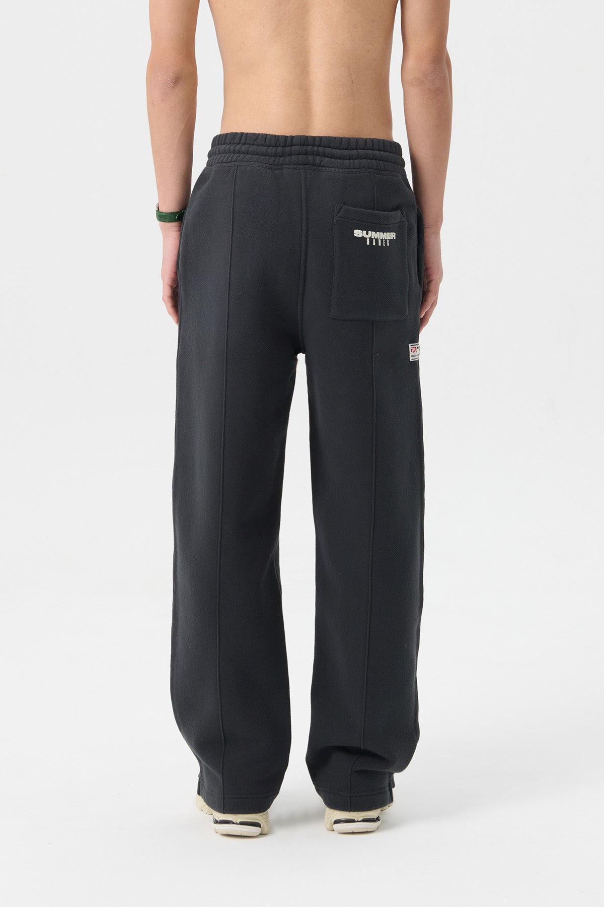 SG24 LOGO STRAIGHT LEG SWEATPANTS - JET BLACK